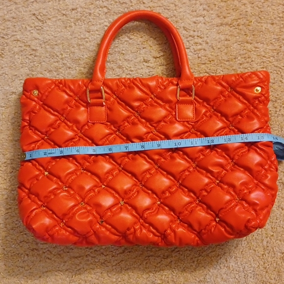 Red handbag with gold studs - Picture 5 of 6